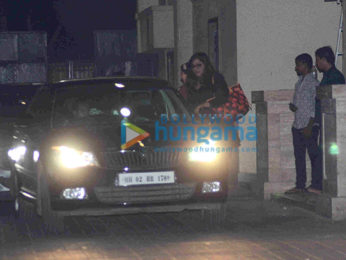 Kareena Kapoor Khan, Malaika Arora Khan and Aditi Gowitrikar snapped post dinner