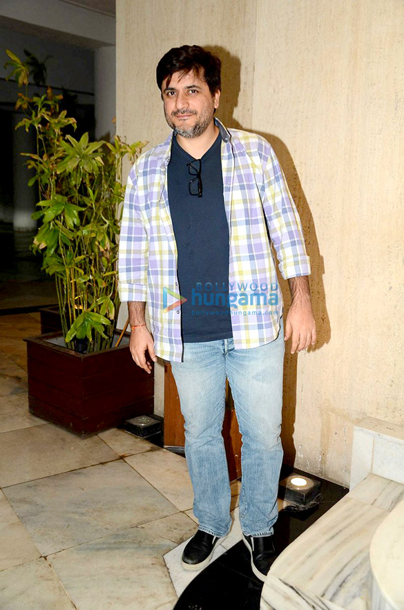 manish hosts a bash for priyanka 8
