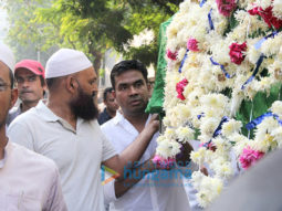 Mushtaq Sheikh’s father’s last rites at Bandra crematorium