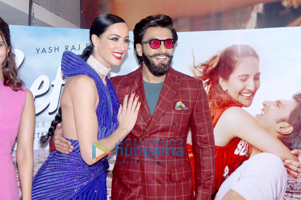 ranveer kapoor vaani kapoor promote befikre with paris lido dancers 3