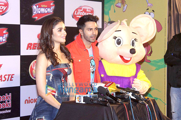 srk deepika varun alia grace the nicklodeon awards 18
