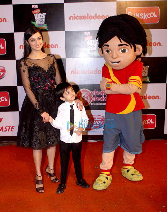 srk deepika varun alia grace the nicklodeon awards 6