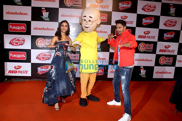 srk deepika varun alia grace the nicklodeon awards 9