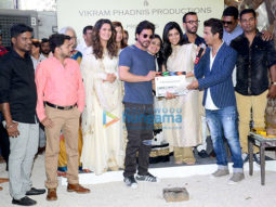 Shah Rukh Khan gives mahurat clap for Vikram Phadnis’s Marathi movie ‘Hrudayantar’