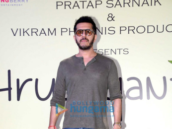 Shah Rukh Khan gives mahurat clap for Vikram Phadnis's Marathi movie 'Hrudayantar'