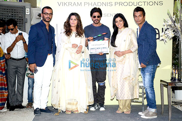 srk gives mahurat clap for vikrams marathi movie hrudayantar 3