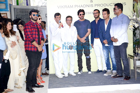 srk gives mahurat clap for vikrams marathi movie hrudayantar 4
