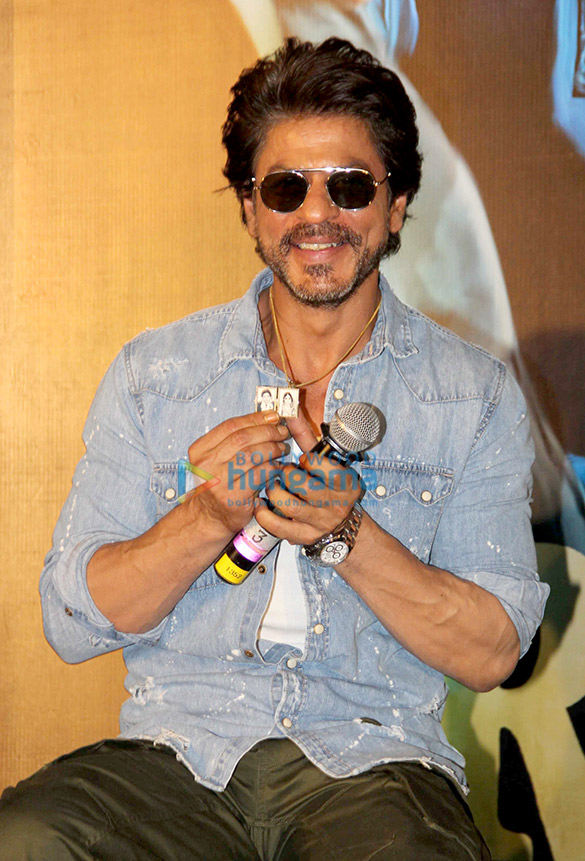 srk graces the trailer launch of his next film raees 7