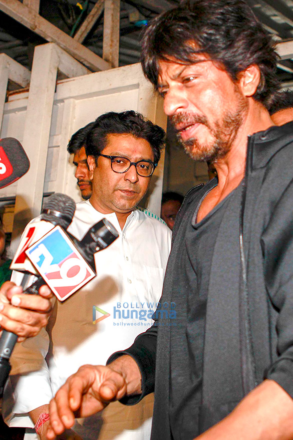 srk meets raj thackeray over raees release 3