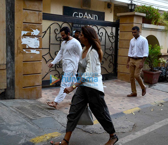 saif ali khan snapped outside his house in bandra 6