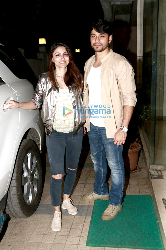saif karisma soha and kunal snapped post a party at raj dks place in bandra 2