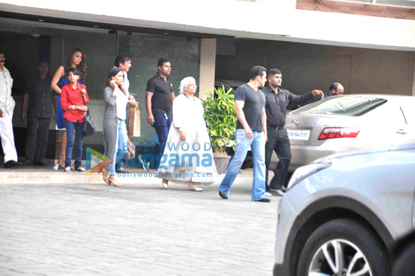 Salman Khan & Iulia Vantur snapped post Christmas brunch at Arpita Khan’s house Salman Khan & Iulia Vantur snapped post Christmas brunch at Arpita Khan’s house