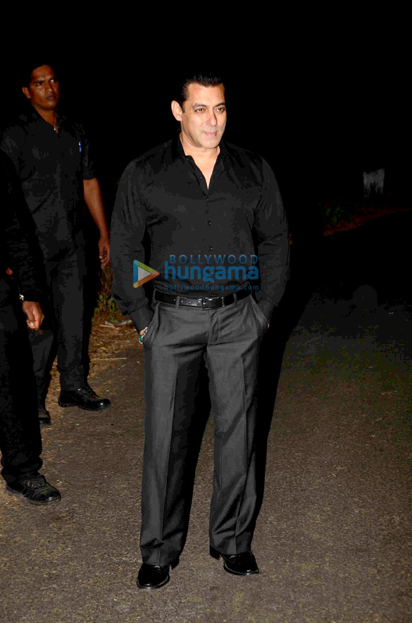 salman khan celebrates 51st birthday at his farmhouse in panvel 7
