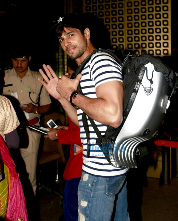 sidharth malhotra departs to shoot reload in bangkok 2
