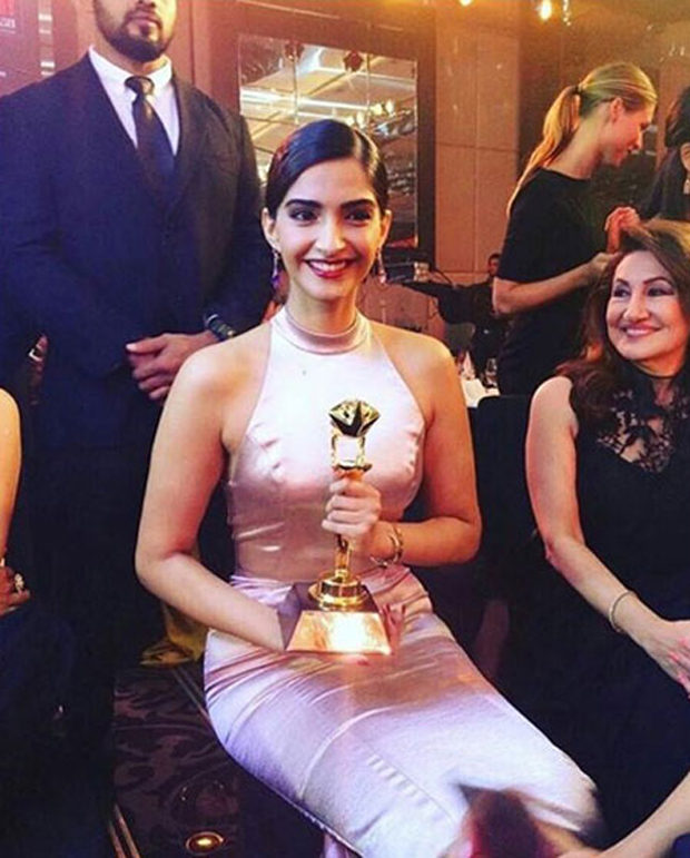 Sonam Kapoor's special message for Bhanot family after winning Best actress award