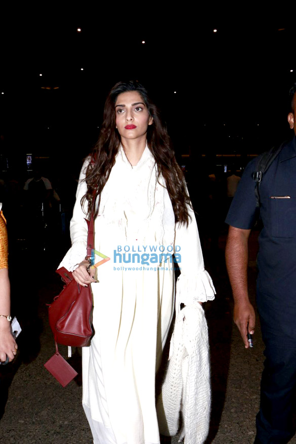 Sonam Kapoor and Sonakshi Sinha snapped at the Mumbai airport