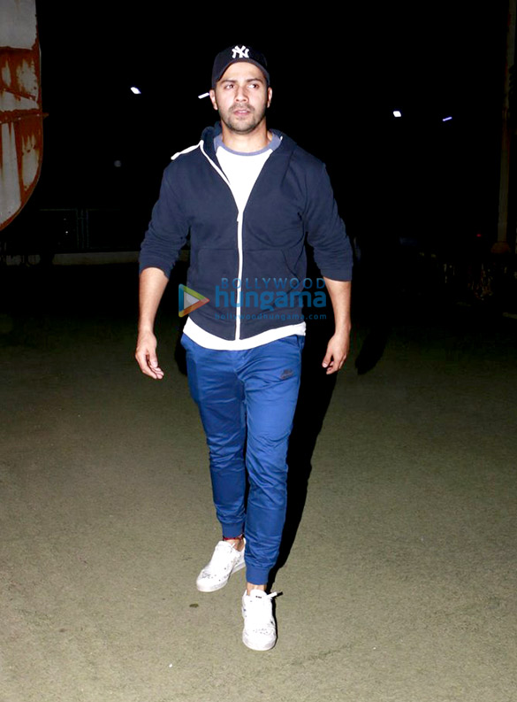 Varun Dhawan snapped post a screening of ‘Dangal’ Varun Dhawan snapped post a screening of ‘Dangal’
