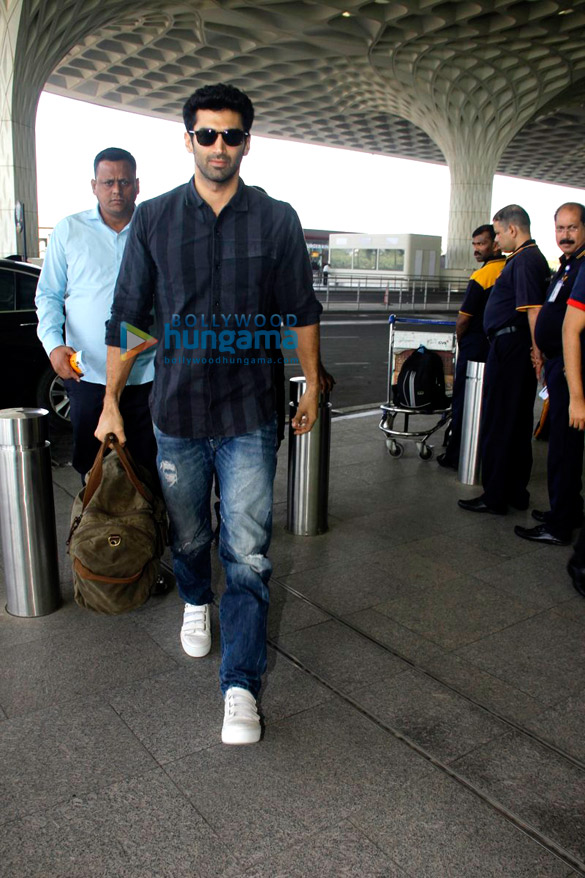 virat kohli anushka and many more snapped at airport 2