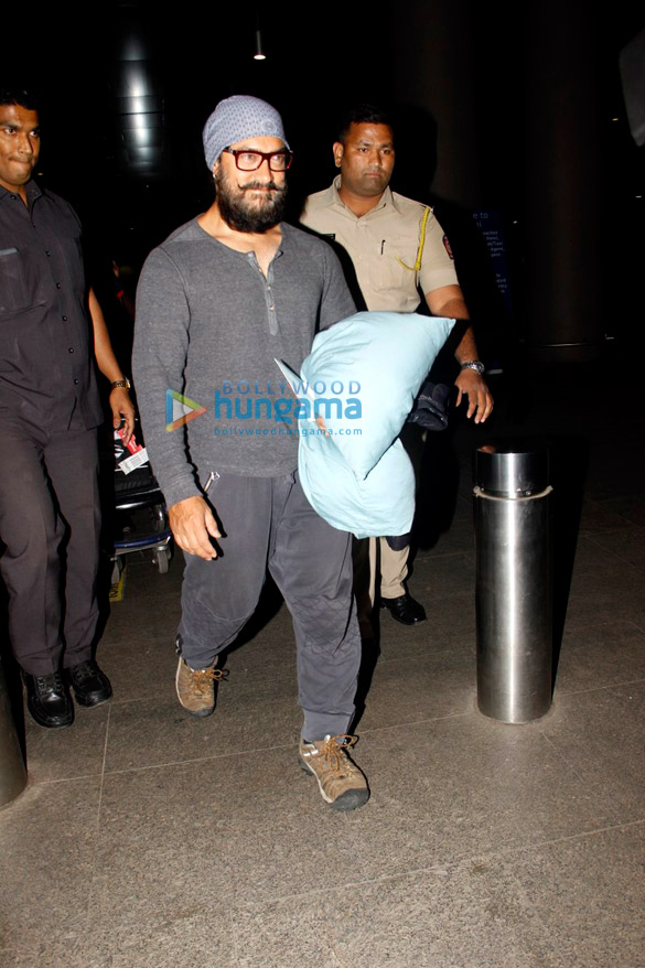 Aamir Khan, Sunny Leone and others snapped at the airport Aamir Khan, Sunny Leone and others snapped at the airport
