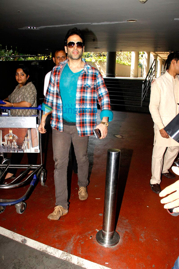 aamir khan sunny leone and others snapped at the airport 4