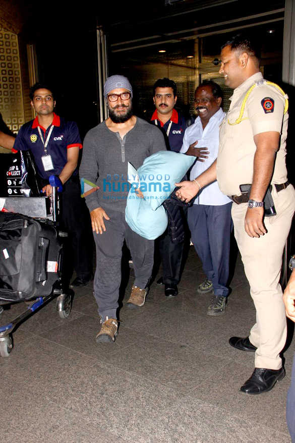 aamir khan sunny leone and others snapped at the airport 6