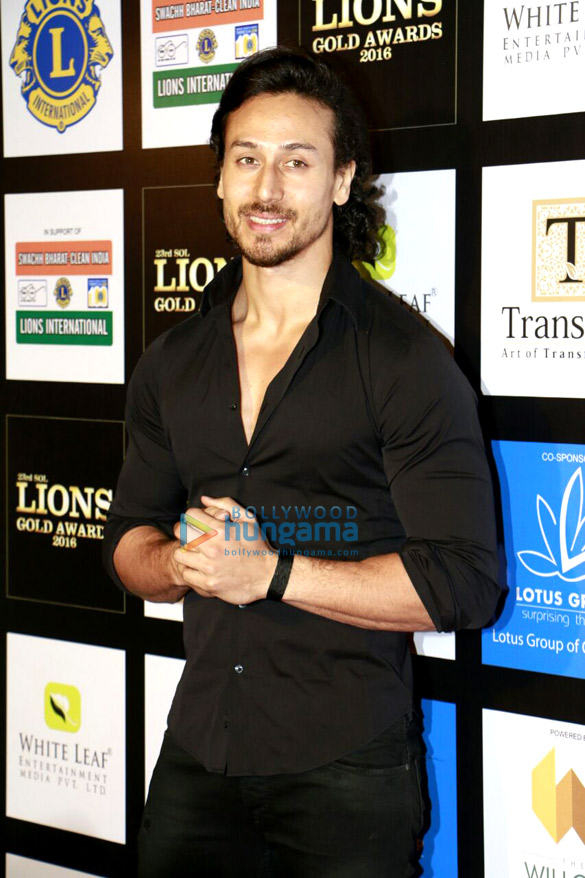 aishwarya rai bachchan and tiger shroff at 23rd sol lions gold awards 2016 6