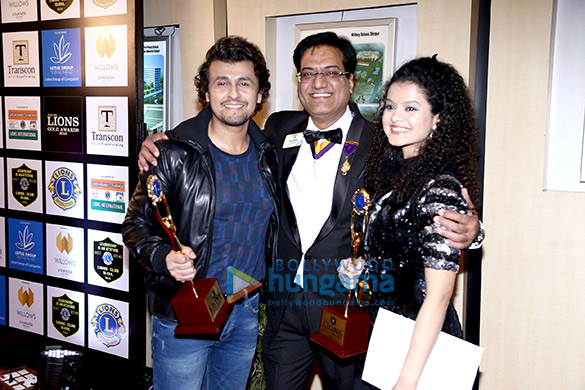 aishwarya rai bachchan and tiger shroff grace the 23rd sol lions gold awards 2016 15