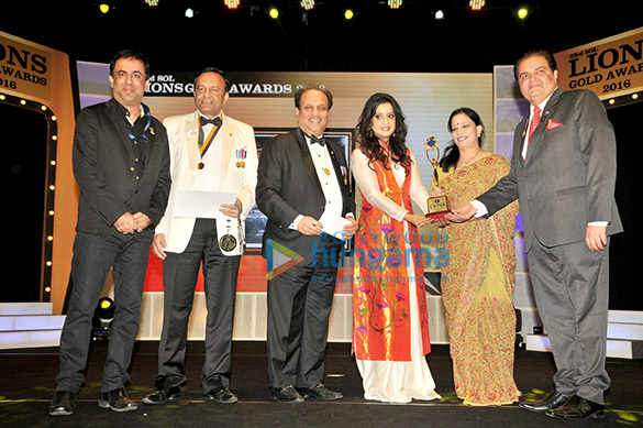 aishwarya rai bachchan and tiger shroff grace the 23rd sol lions gold awards 2016 19