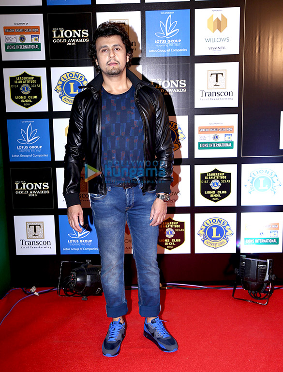 aishwarya rai bachchan and tiger shroff grace the 23rd sol lions gold awards 2016 24