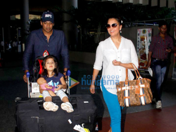Akshay Kumar, Ajay Devgn, Kajol, Jacqueline Fernandez, Parineeti Chopra and others snapped at the airport