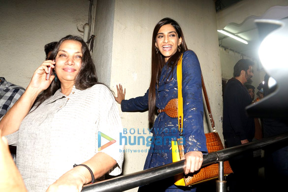 akshay kumar rekha sonam kapoor and others at the special screening of kaabil 8
