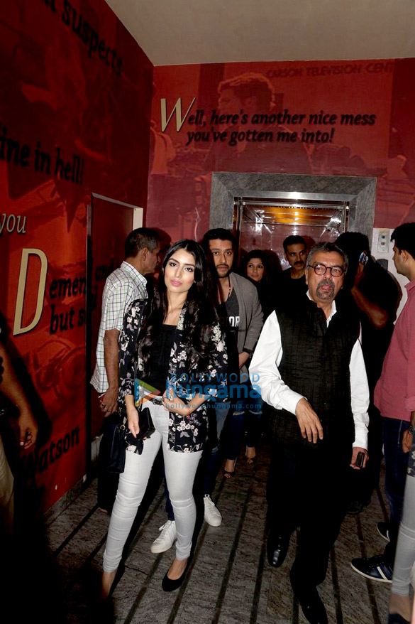 akshay kumar rekha sonam kapoor and others at the special screening of kaabil 9