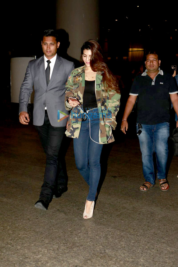 andre agassi jacqueline fernandez sunny leone and others snapped at the airport 6