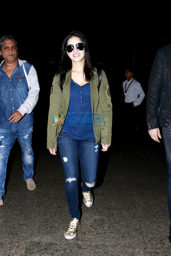 andre agassi jacqueline fernandez sunny leone and others snapped at the airport 7