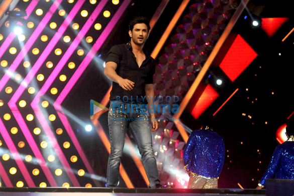 bollywood celebs perform at umang 10