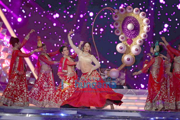 bollywood celebs perform at umang 32