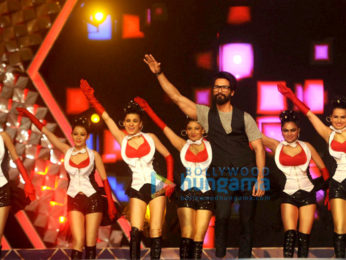 Bollywood celebs perform for a cause at 'Umang' police show
