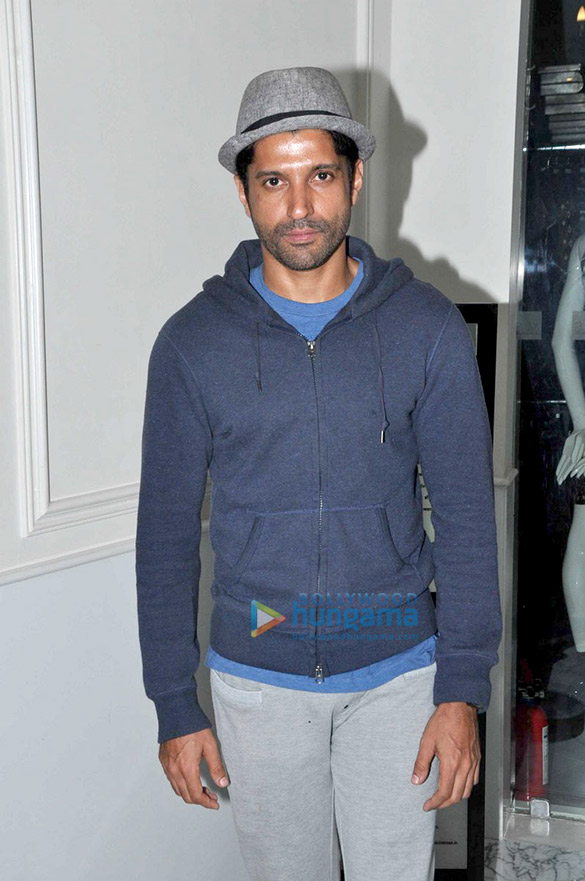 Farhan Akhtar, Daisy Shah and others grace the screening of ‘Raees’ Farhan Akhtar, Daisy Shah and others grace the screening of ‘Raees’