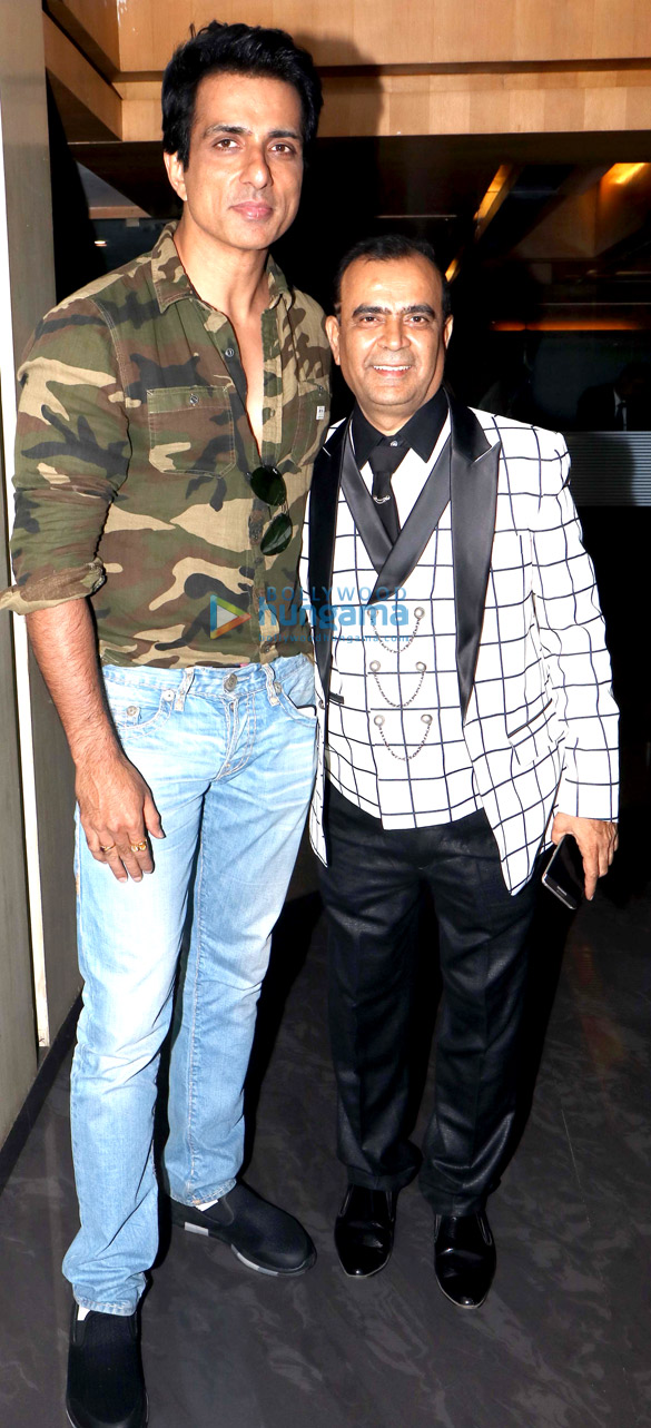 govinda sonu sood shekhar suman yogesh lakhani unveiled the trophy of 3rd bright awards 11