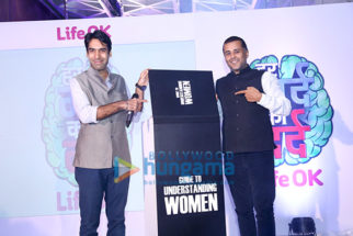 Chetan Bhagat & Faisal Rashid launch a life size book titled ‘Har Mard Ka Dard’
