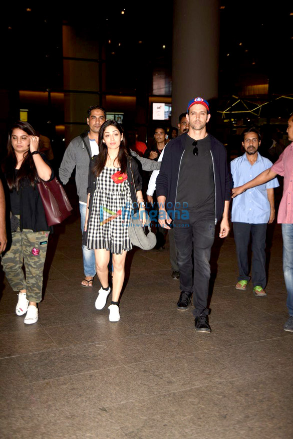 Hrithik Roshan & Yami Gautam return from ‘Kaabil’ promotions in Dubai Hrithik Roshan & Yami Gautam return from ‘Kaabil’ promotions in Dubai