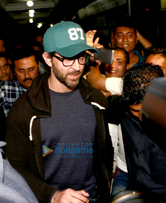 hrithik roshan interacts with his fans 2