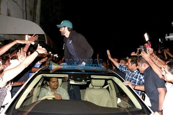 hrithik roshan interacts with his fans 5