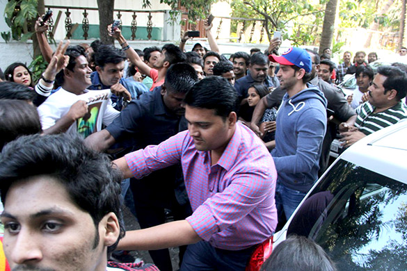 hrithik roshan snapped meeting his fans on his birthday 8