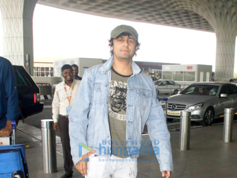 Kangna Ranaut, Vaani Kapoor, Sushmita Sen & Kanika Kapoor snapped at the airport