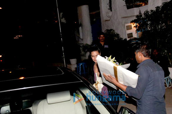 neha dhupia snapped at a florist in bandra 7
