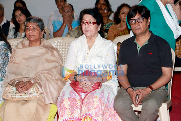 om puris 13th day ceremony organised by seema kapoor 3