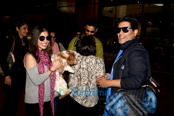 priyanka chopra sophie choudry manish malhotra snapped at the airport 2