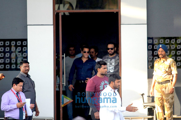 salman khan arrives back from jodhpur 2