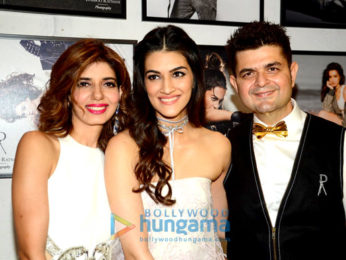 Shah Rukh Khan, Varun Dhawan, Kriti Sanon, Rekha & others grace the launch of Dabboo Ratnani's calendar 2017